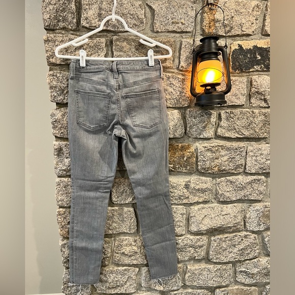 Universal Thread High Rise Skinny Jeans - Women’s size 0/25R - Gray - Picture 7 of 7